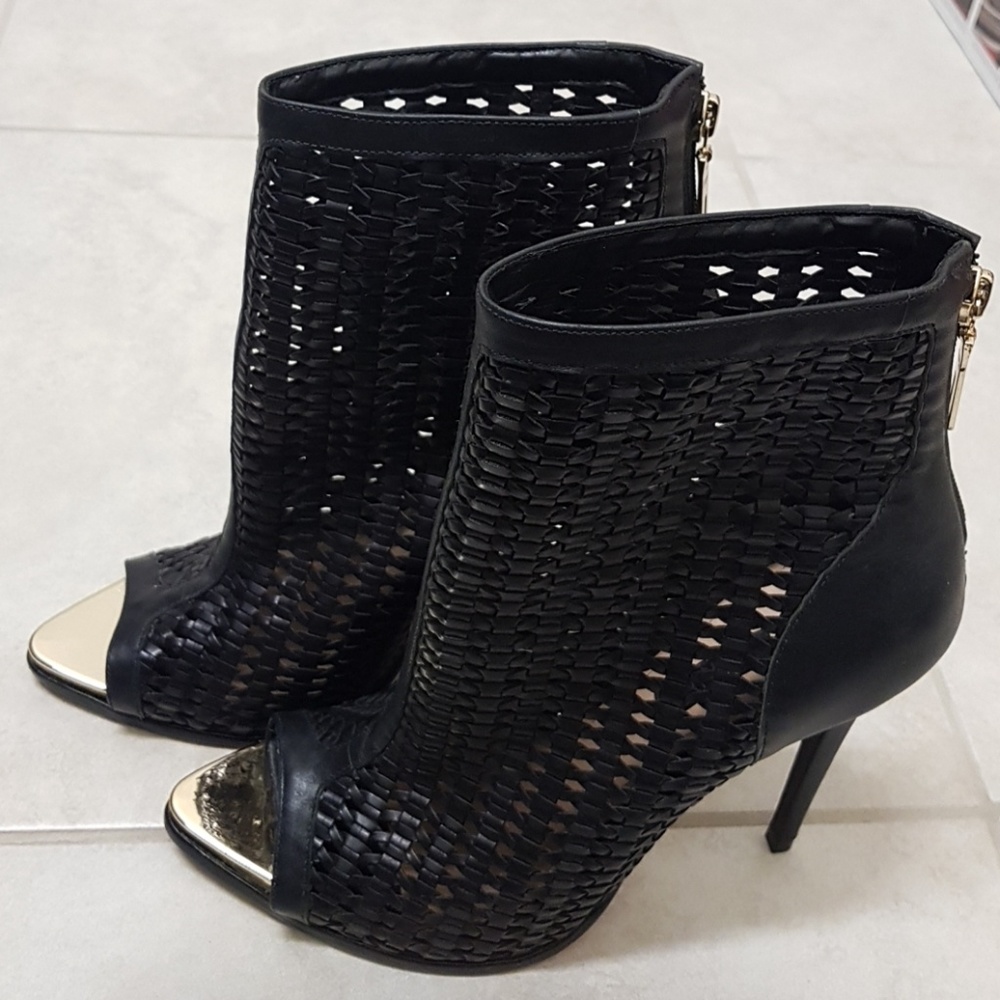 Schutz Caged black bootie.Sz 8.5